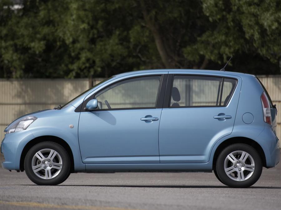  Daihatsu Sirion 2005 года  (фото 12 из 16)